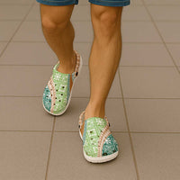 Hawaiian Quilt Pattern Clogs Shoes Green Chestnut Color Mixed - Polynesian Pride