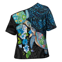 Hawaiian Couple Turtles Honi Cross Shoulder Shirt Polynesian Art Motifs and Hibiscus Black Blue Color - Polynesian Pride