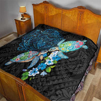 Hawaiian Couple Turtles Honi Quilt Polynesian Art Motifs and Hibiscus Black Blue Color - Polynesian Pride