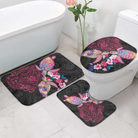 Hawaiian Couple Turtles Honi Bathroom Set Polynesian Art Motifs and Hibiscus Black Red Color - Polynesian Pride