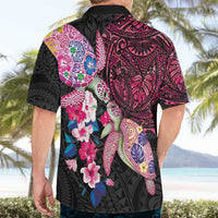 Hawaiian Couple Turtles Honi Hawaiian Shirt Polynesian Art Motifs and Hibiscus Black Red Color - Polynesian Pride