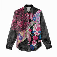 Hawaiian Couple Turtles Honi Women Casual Shirt Polynesian Art Motifs and Hibiscus Black Red Color - Polynesian Pride