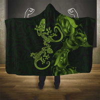 New Zealand Gecko Maori Art Tattoo Hooded Blanket