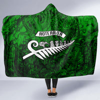 New Zealand Hooded Blanket Silver Fern and Maori Symbols Papua Shell Green Style LT03 - Polynesian Pride