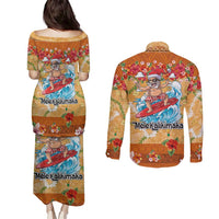 Hawaii Mele Kalikimaka Couples Matching Puletasi and Long Sleeve Button Shirt Funny Santa Claus Surfing on Tropical Plants - Polynesian Pride