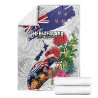 New Zealand Christmas Blanket Meri Kirihimete-Tuatara and Pohutukawa White Color