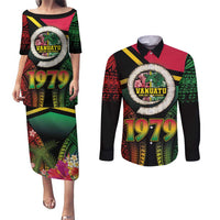 Vanuatu Constitution Day Couples Matching Puletasi and Long Sleeve Button Shirt Polynesian Tattoo and Pig Tusk Since 1979 LT03 Black - Polynesian Pride