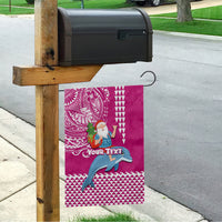 Custom Hawaii Mele Kalikimaka Garden Flag Santa Riding The DolPhin Mix Kakau Pattern Pink Style LT03 - Polynesian Pride