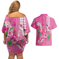 Hawaii Aloha Turtle Hibiscus and Leaves Couples Matching Off Shoulder Short Dress and Hawaiian Shirt with Polynesian and Kakau Tattoos Rose Color - Polynesian Pride