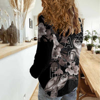 Hawaii Aloha Turtle Hibiscus and Leaves Women Casual Shirt with Polynesian and Kakau Tattoos Black Color - Polynesian Pride
