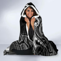 New Zealand Maori Taniwha Hooded Blanket Silver Fern Black Version