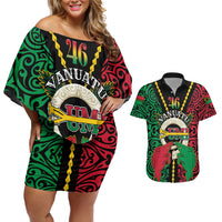Vanuatu 45th Independence Day Couples Matching Off Shoulder Short Dress and Hawaiian Shirt Long God Yumi Stanap Wild Boar LT05 Black - Polynesian Pride