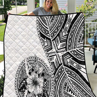 Hibiscus With White Austronesian Tattoo Pattern Quilt LT05 White - Polynesian Pride