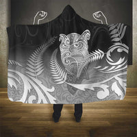 New Zealand Aotearoa Ruru Hooded Blanket Maori Fern Art Black