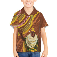 Hawaii King Kamehameha Family Matching Puletasi and Hawaiian Shirt Hawaiian Kakau Pattern With Leis LT05 Son's Shirt Brown - Polynesian Pride