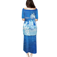 Personalised Bula Fiji Puletasi Fijian Masi Pattern With Blue Coat Of Arms LT05 - Polynesian Pride