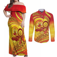 Vanuatu 45 Yia Indipendens Anivesari Couples Matching Off Shoulder Maxi Dress and Long Sleeve Button Shirt Tamtam Drum With Boar Tusk - Polynesian Pride