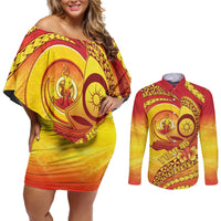 Vanuatu 45 Yia Indipendens Anivesari Couples Matching Off Shoulder Short Dress and Long Sleeve Button Shirt Tamtam Drum With Boar Tusk - Polynesian Pride