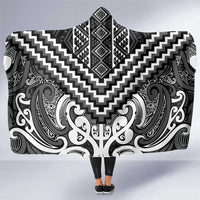 Maori Tukutuku Taniko Motifs Hooded Blanket Black Poutama Mix Kowhaiwhai