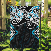 Blue Aotearoa Tukutuku Manawa Tapu Garden Flag Ta Moko Toi Maori LT9 Garden Flag Blue - Polynesian Pride