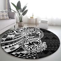 White Couple Dolphins Maori Polynesian Style Round Carpet