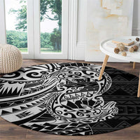White Couple Dolphins Maori Polynesian Style Round Carpet