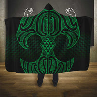 Kakariki Maori Ta Moko Poutama Art Hooded Blanket