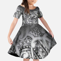 Aotearoa Maori Hei Tiki Family Matching Off The Shoulder Long Sleeve Dress and Hawaiian Shirt Kiwikiwi Kowhaiwhai Puhoro Motif LT9 Daughter's Dress Grey - Polynesian Pride