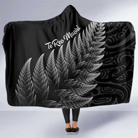 New Zealand Te Reo Māori Hooded Blanket Simple Black Fern
