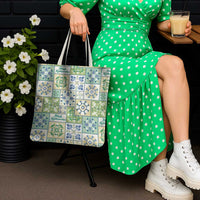 Mele Kalikimaka Hawaii Christmas Tote Bag Omaomao Seamless Floral Motif - Polynesian Pride