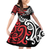 Honour The Treaty New Zealand Personalised Family Matching Off Shoulder Short Dress and Hawaiian Shirt Toitu Te Tiriti Half Fern with Haka dance LT9 Daughter's Dress Black - Polynesian Pride