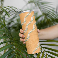 Aloha Pakalana and Puakenikeni Lei Skinny Tumbler Gold Hawaiian Pattern