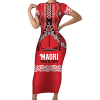Toitu Te Tiriti Waitangi Short Sleeve Bodycon Dress Red Wharenui House LT9 Long Dress Red - Polynesian Pride
