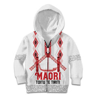 Toitu Te Tiriti Waitangi Kid Hoodie White Wharenui House LT9 Zip Hoodie white - Polynesian Pride
