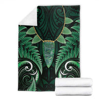 Aotearoa Pounamu Niho Blanket Silver Fern Mix Maori Pattern - Green