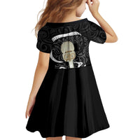 Black New Zealand Eel Family Matching Off Shoulder Short Dress and Hawaiian Shirt Aotearoa Maori Tuna With Kotiate Weapon