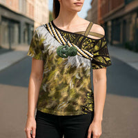 Yellow Traditional Cloak Aotearoa Cross Shoulder Shirt Maori Paua Shell Korowai Pattern - Polynesian Pride