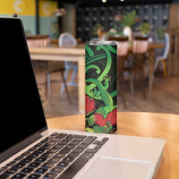 New Zealand Gecko Skinny Tumbler Aotearoa Maori With Pohutukawa Flowers LT14 - Polynesian Pride
