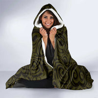 New Zealand Skull Darts Hooded Blanket Aotearoa Maori Chest Tattoo Stylized Gold - Polynesian Pride