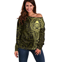 New Zealand Skull Darts Off Shoulder Sweater Aotearoa Maori Chest Tattoo Stylized Gold - Polynesian Pride