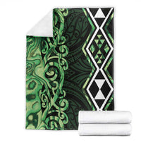 Green Aotearoa Blanket Taniko Motifs With Paua Shell Kowhaiwhai