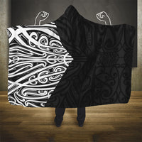 Black New Zealand Puhoro Maori Tattoo Hooded Blanket