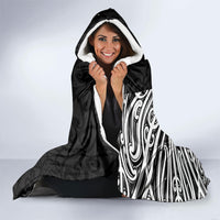 Black New Zealand Puhoro Maori Tattoo Hooded Blanket