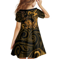 New Zealand Tuatara Family Matching Off Shoulder Short Dress and Hawaiian Shirt Aotearoa Maori Clematis Flowers - Gold