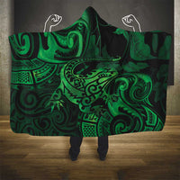 New Zealand Tuatara Hooded Blanket Aotearoa Maori Clematis Flowers - Green
