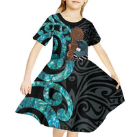 New Zealand Tui Bird Wahaika Kid Short Sleeve Dress Maori Weapon Paua Shell Koru Pattern