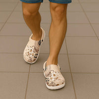 Samoa Siapo Pattern With Beige Hibiscus Clogs Shoes - Polynesian Pride