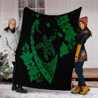 Hawaiian Map Hibiscus Turtle Fish Hook Polynesian Premium Blankets Green - AH - Polynesian Pride
