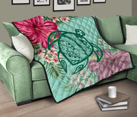 Hawaii Turtle Hibiscus Plumeria Premium Quilt - Hug Style - Polynesian Pride