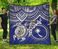 Chuuk Polynesian Premium Quilt - Chuuk Flag & White Turtle Hibiscus (Blue) - Polynesian Pride